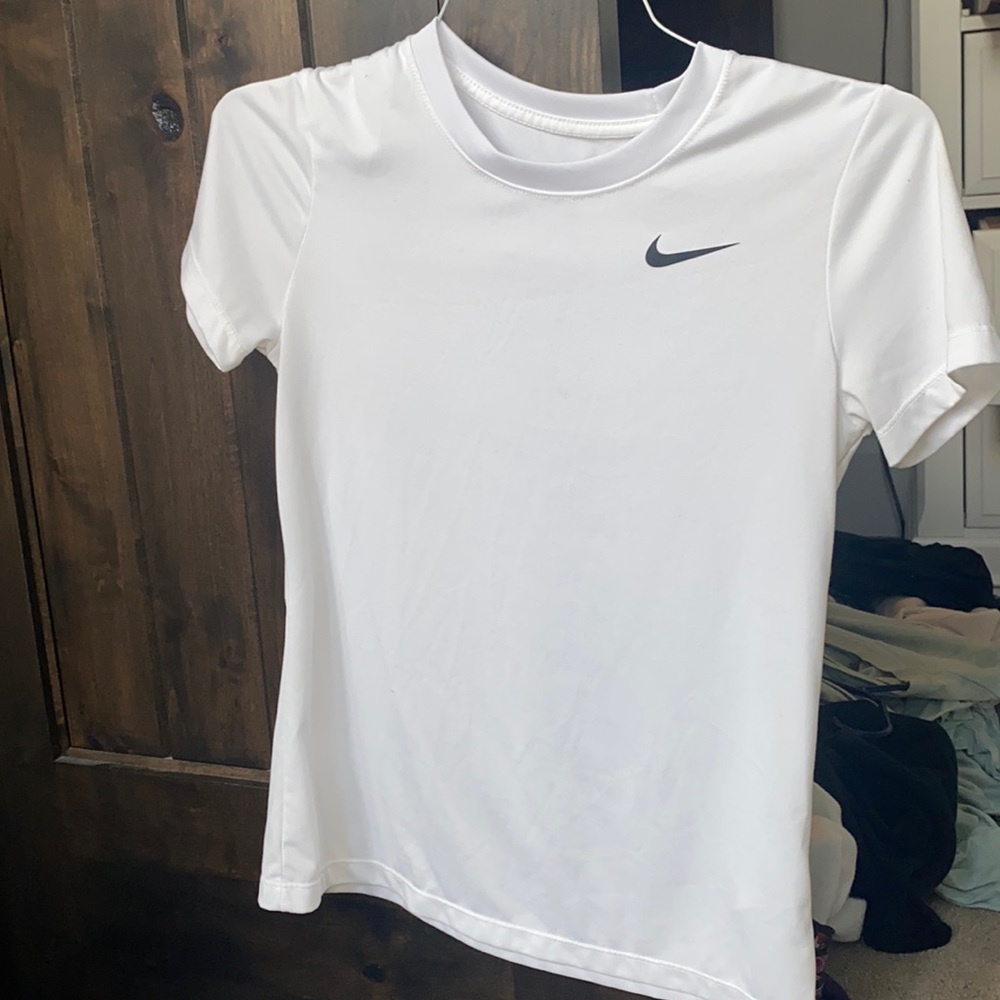 nike fitted workout tee